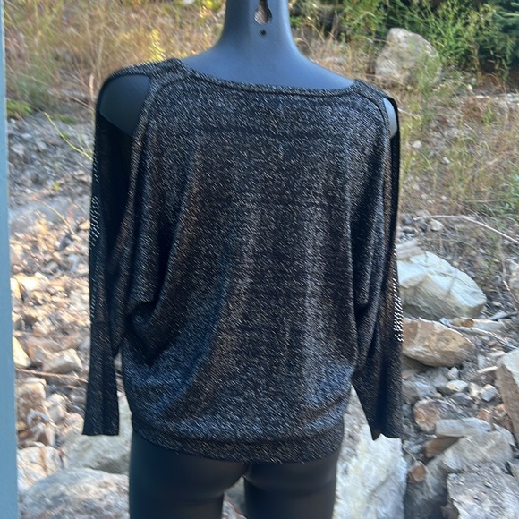 Sparkles and beads! Joseph A. NWOT black silver V-neck shirt cold shoulder sz L - Picture 6 of 11